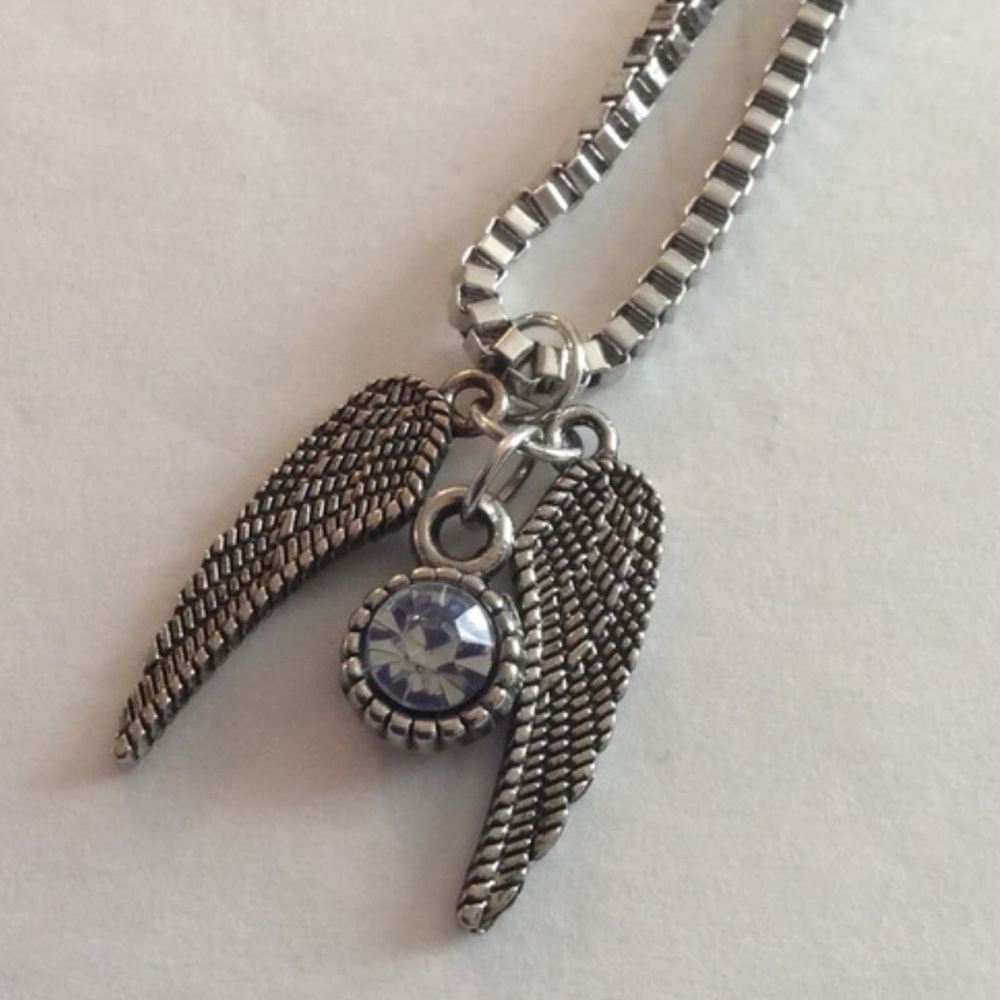 Last one REDUCED ⭐️ angel's wings necklace - Picture 1 of 2