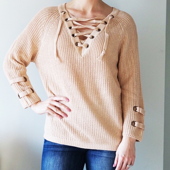 Sweaters - 🎀LAST ONE🎀Lace up sweater