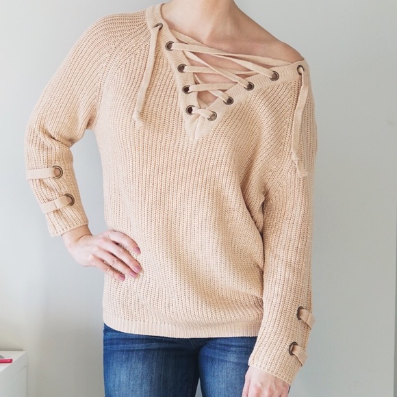 🎀LAST ONE🎀Lace up sweater - Picture 2 of 3