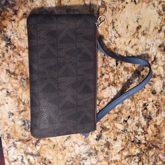 Michael Kors Wristlet - Picture 2 of 4