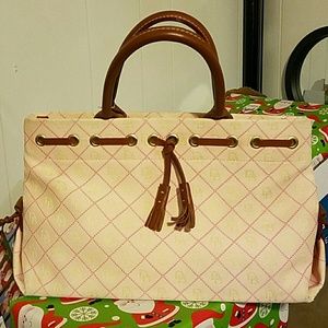 Very cute dooney and bourke hand bag GREAT deal