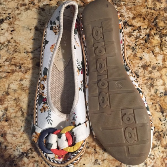 Floral flats NWOT - Picture 2 of 4