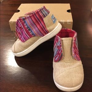 Toms toddler size 6 shoes.