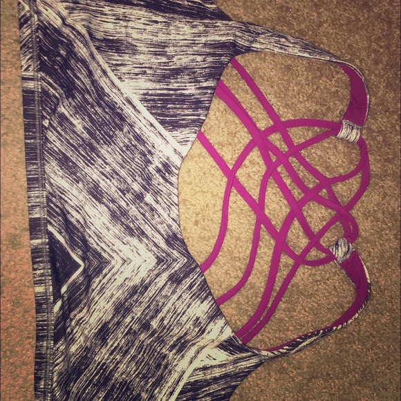 Lululemon Sports Bra Criss cross back