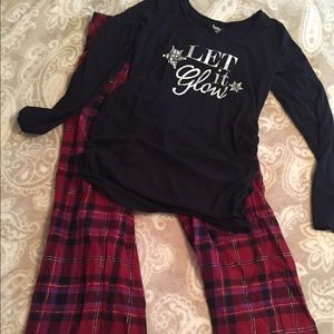 MOTHERHOOD Maternity Christmas pajamas