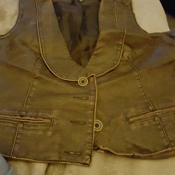 Vest - Picture 2 of 4