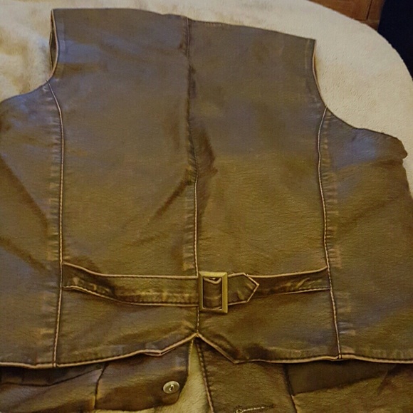 Vest - Picture 3 of 4