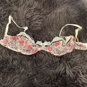 Elle Macpherson Bra.