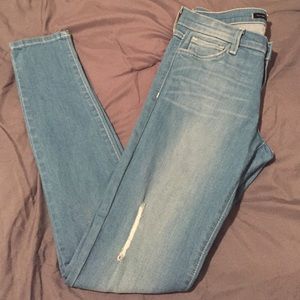 Light wash skinny jeans