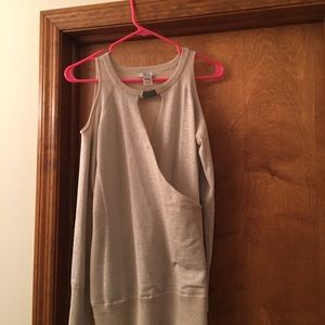 Cache cold shoulder sweater size L