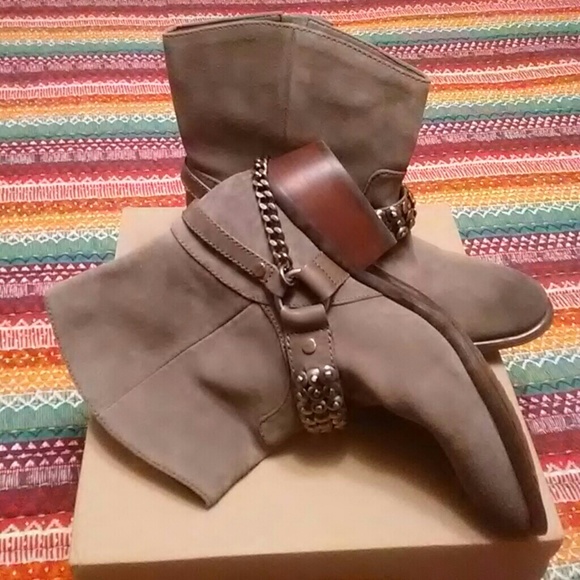 Boots 🆕 - Picture 2 of 2