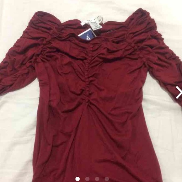 max studios RED OFF THE SHOULDER BRAND NEW WITHTAG