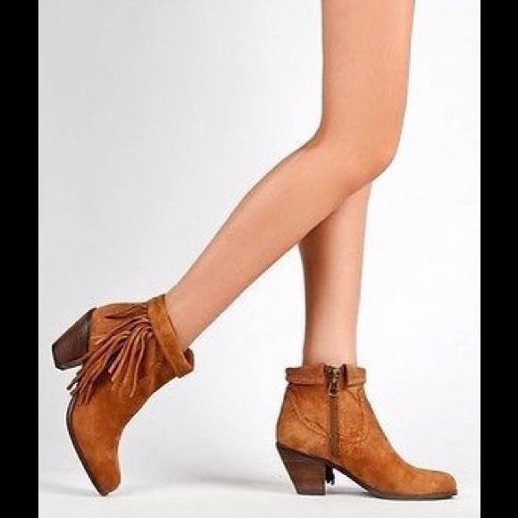 🌼HP🌼Suede Booties