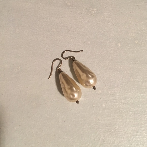 Pearl drop earrings