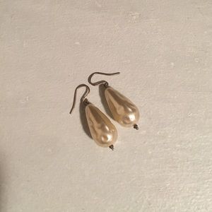 Pearl drop earrings