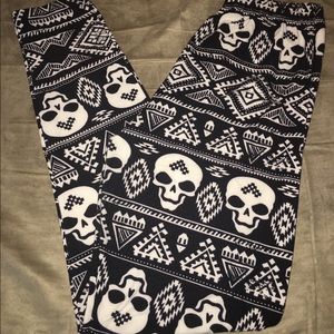 AGNES & DORA hard to find skull leggings Large
