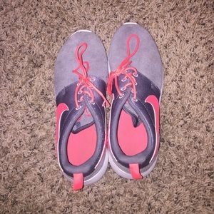 NIKE ROSHE RUN