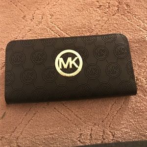 Woman's wallet mk