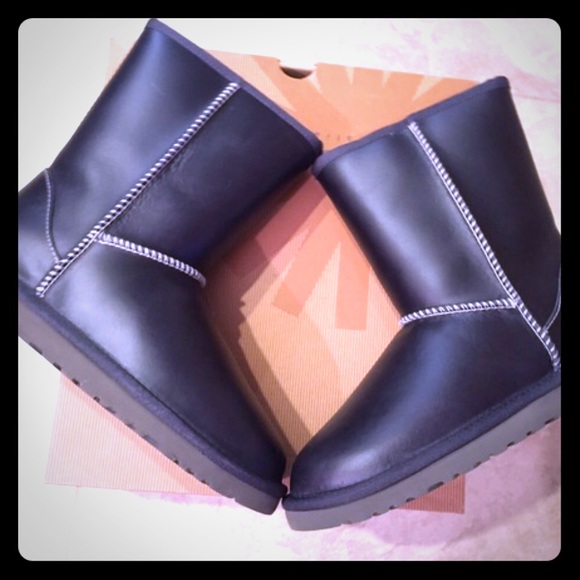 Ugg Classic Short Leather Boot in Blue - Sz 7 NWOB