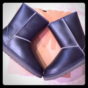 Ugg Classic Short Leather Boot in Blue - Sz 7 NWOB