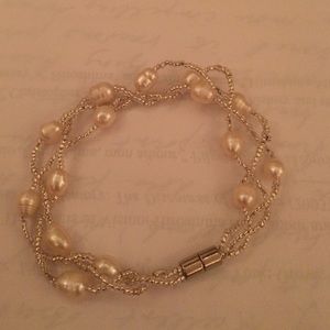Beautiful hand strung freshwater pearl bracelet