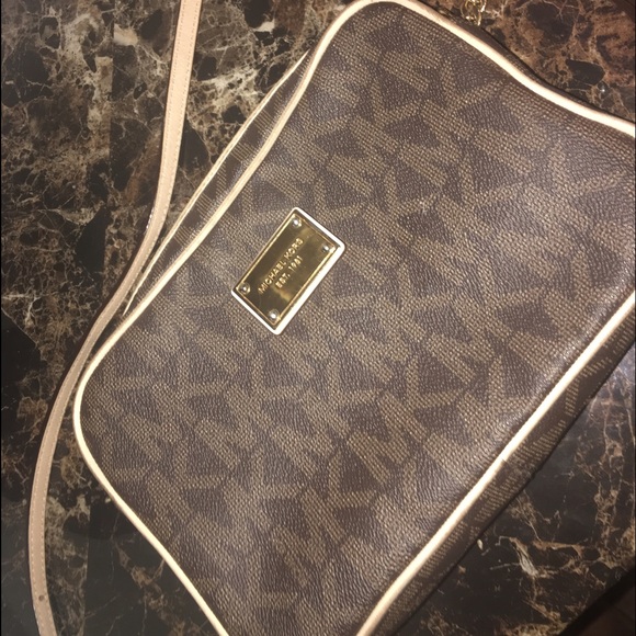 Micheal kors Jet set large cross body