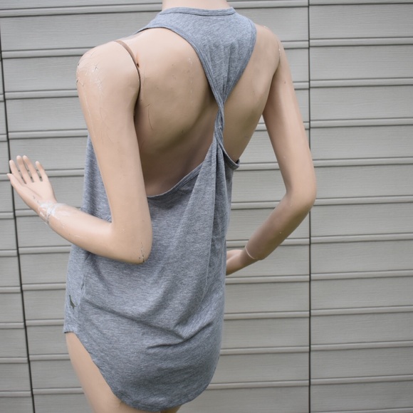 PINK by Victoria's Secret TWIST BACK TANK - Picture 2 of 2