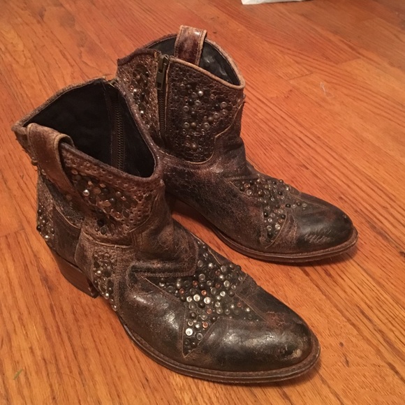 Frye Deborah Star studded boots