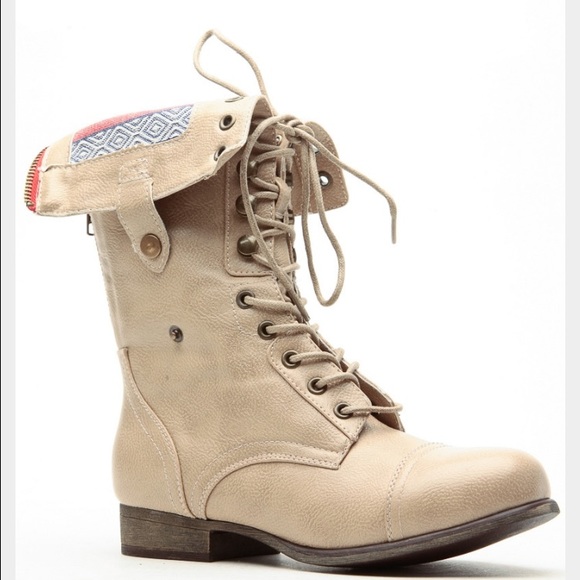 Beige colored combat boots - Picture 1 of 3