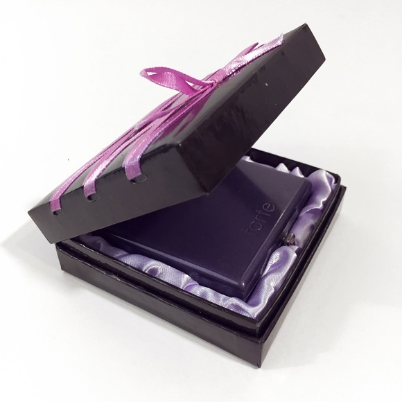 tarte LE Pressed Powder Compact - Picture 2 of 7