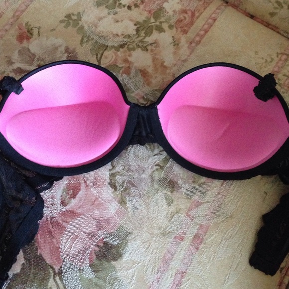 โSOLD Victorias Secret PINK Push Up Lace Black Bra - Picture 2 of 4