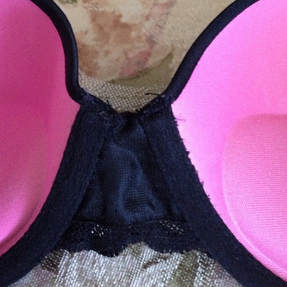 โSOLD Victorias Secret PINK Push Up Lace Black Bra - Picture 3 of 4