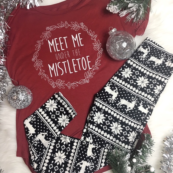 Mistletoe Graphic Tee