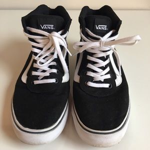 Vans Hi Top sneaker, size 9 in Black