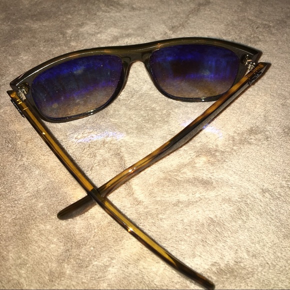 Ray-Ban Sunglasses - Picture 3 of 3