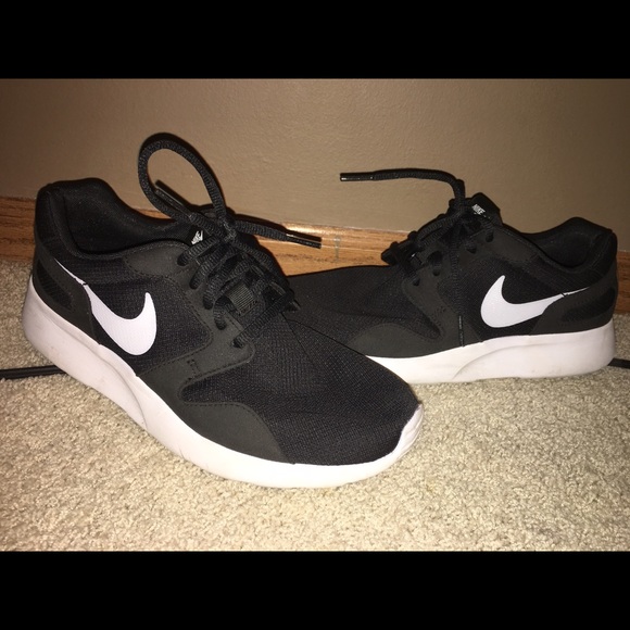 Black Nike roshe run