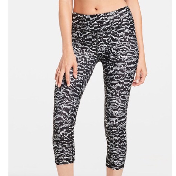 Fabletics Set Signature Collection Sandstorm - Picture 5 of 6