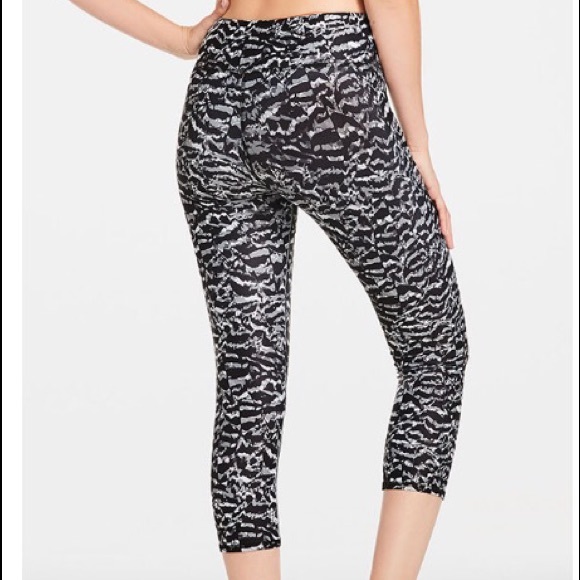 Fabletics Set Signature Collection Sandstorm - Picture 2 of 6