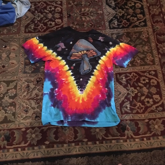Triply hippy mushrooms tie-dye shirt