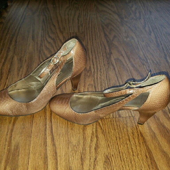 SHOE👠SALE👠Mary Jane style heels - Picture 2 of 3