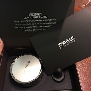 Milky Dress black luster mask