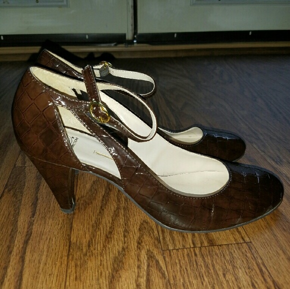 SHOE👠SALE👠Mary Jane style heels - Picture 2 of 3