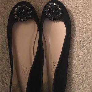 Black flat shoes