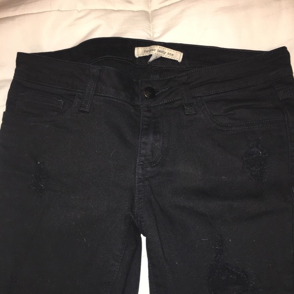 Black Forever 21 Ripped Skinny Jeans - Picture 2 of 3