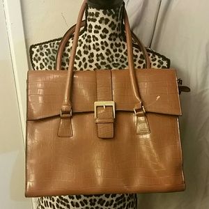 NWOT Bueno accordion tote. PERFECT FOR SCHOOL/WORK