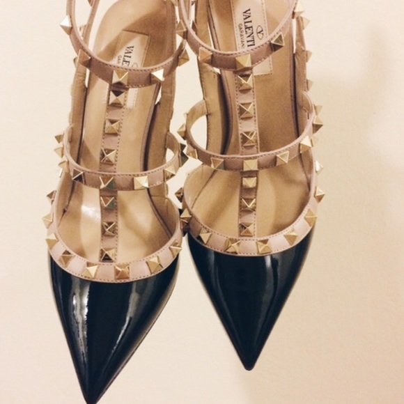 ✨ Holiday Special ✨ Valentino Rockstud Heels