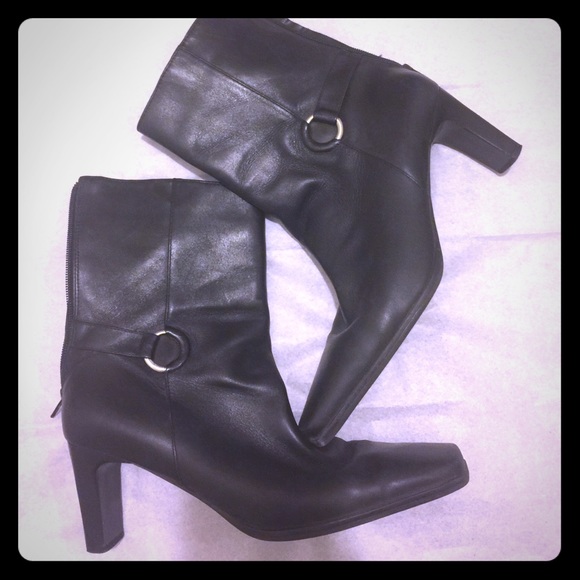 Black Boots in excellent condition!