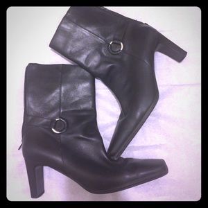 Black Boots in excellent condition!