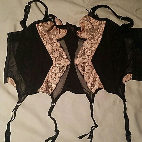 Bluebella 32d corset style top with garder clips