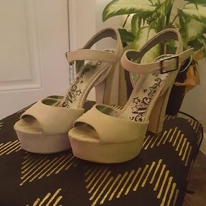 BRASH Sexy Tan Suede Platform Heels. Size 7.5.
